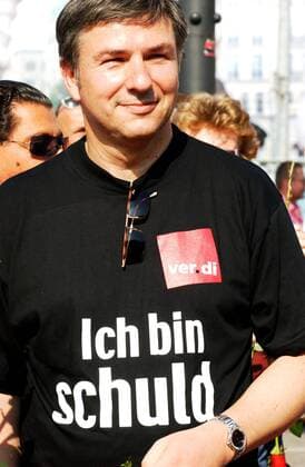 Klaus Wowereit (GER SPD, Oberbürgermeister von Berlin) beim Christopher Street Day 2002 in Berlin