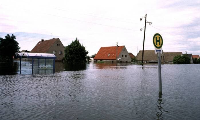 IMAGO Nature: Unsere Erde, Klimawandel, Überschwemmungen Land unter in Wiesenau