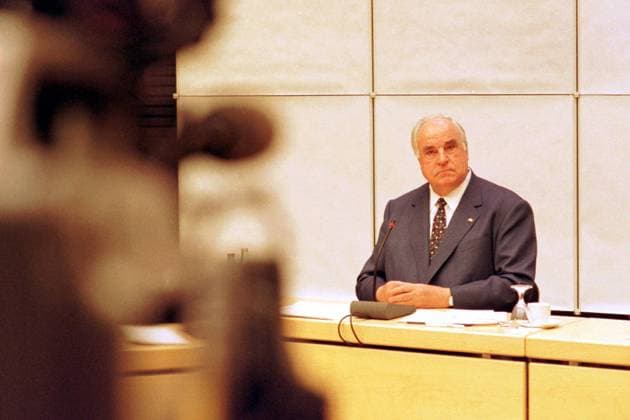 Dr. Helmut Kohl (CDU Bundeskanzler a.D.) stellt seine Spendensammelaktion der Presse vor
