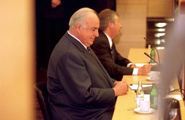 Dr. Helmut Kohl (CDU Bundeskanzler a.D.) stellt seine Spendensammelaktion der Presse vor