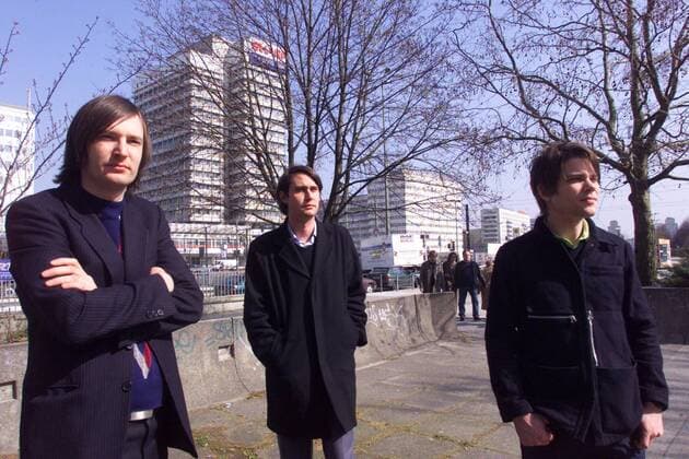 Tocotronic (GER, v.l.n.r.: Schlagzeuger Arne Zank, Sänger Dirk von Lowtzow, Bassist Jan Müller) in Berlin