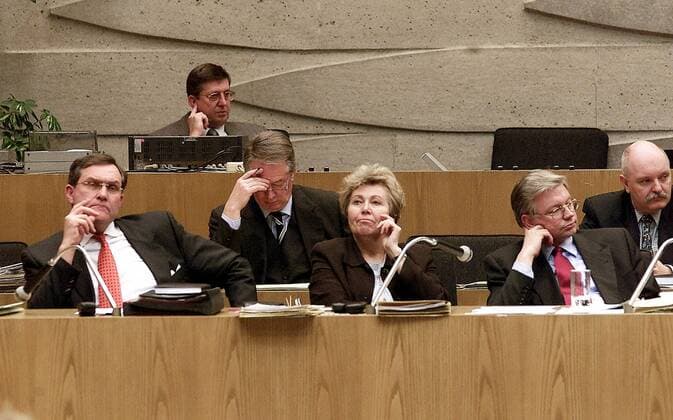 V.l.n.r.: Staatskanzleichef Dr. Franz Josef Jung (CDU), Ruth Wagner (FDP stellvertretende Ministerpräsidentin Hessen), Roland Koch (CDU Ministerpräsident Hessen) und Dirk Metz (CDU Regierungssprecher Hessen) anlässlich der Abstimmung über die Auflösung des Parlaments im Hessischen Landtag