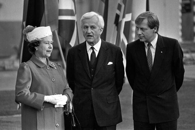 Queen Elizabeth II. (GBR) mit Bundespräsident Richard von Weizsäcker (Mitte) und Eberhard Diepgen (CDU Regierender Bürgermeister beide GER) bei einem Staatsempfang