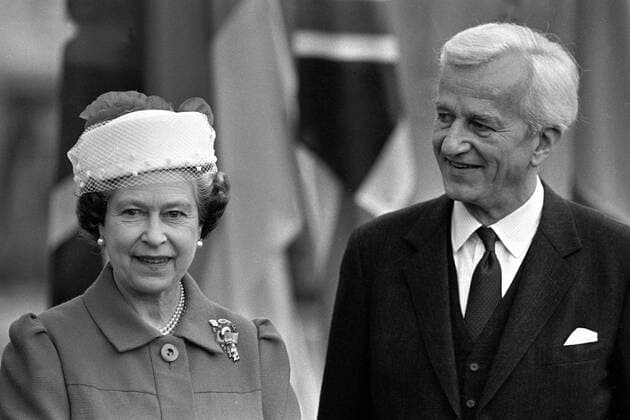 Queen Elizabeth II. (GBR) und Bundespräsident Richard von Weizsäcker (GER) bei einem Staatsempfang