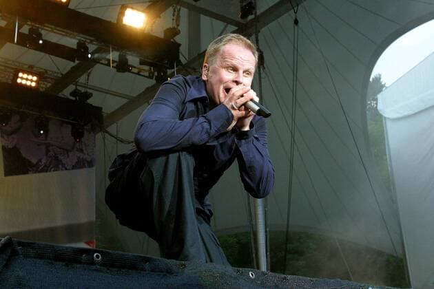 Sänger Herbert Grönemeyer (GER) während eines Konzerts in der Berliner Waldbühne