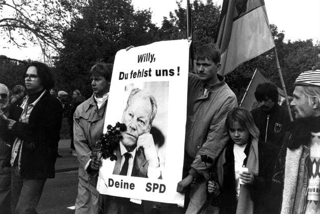 Trauerzug in Berlin anlässlich des Todes von Willy Brandt am 8. Oktober 1992