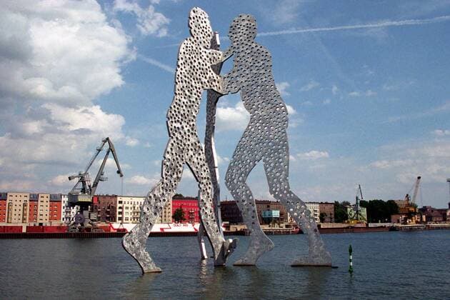 -Molecule Man- von Jonathan Borofsky auf der Berliner Spree