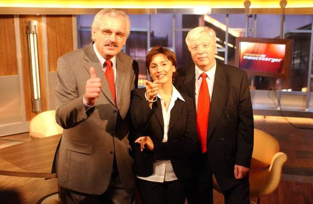 Moderatorin Sandra Maischberger mit Ulrich Deppendorf (li., WDR-Fernsehprogrammdirektor) und Dr. Günter Struve (ARD-Fernsehprogrammdirektor, alle GER) anlässlich eines Pressetermins für die neue ARD-Talkshow -Menschen bei Maischberger- im Berliner Tränenpalast