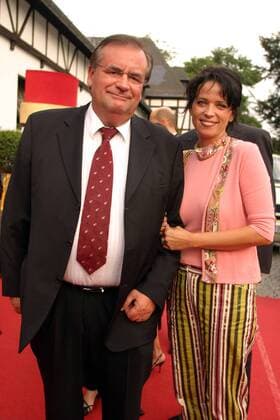 Wolfgang Penk (GER Ehemaliger ZDF-Unterhaltungschef) und Ehefrau Christina auf dem Schafhof-Festival zugunsten von UNICEF in Kronberg