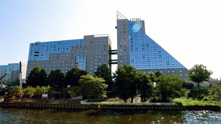 Estrel Hotel & Convention Center am Spreeufer von Berlin-Neukölln