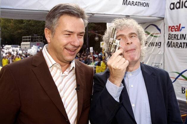 Klaus Wowereit (li. GER SPD Regierender Bürgermeister von Berlin) und Sir Simon Rattle (re. GER Chefdirigent Berliner Philharmoniker) geben den Startschuss - Berlin Marathon 2003