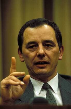Dr. Dietmar Keller (GDR SED Kulturminister) ermahnt