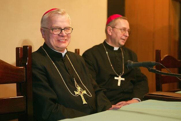 Jozef Michalik (li., POL Erzbischof von Przemysl) und Stanislaw Gadecki (POL Erzbischof von Poznan und stellvertretender Vorsitzender der Polnischen Bischofskonferenz) anlässlich der Ernennung Michaliks zum Vorsitzenden der Polnischen Bischofskonferenz in Warschau