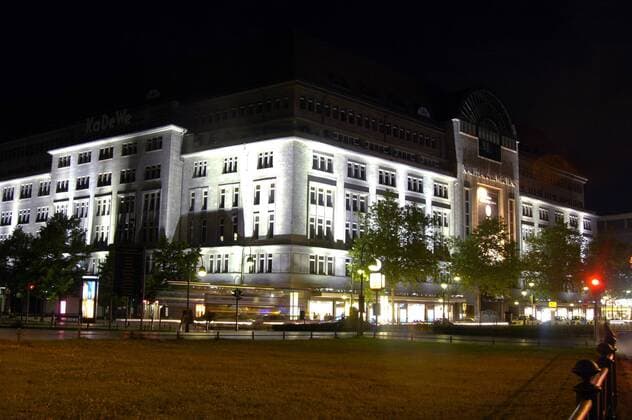 Kaufhaus des Westens bei Nacht