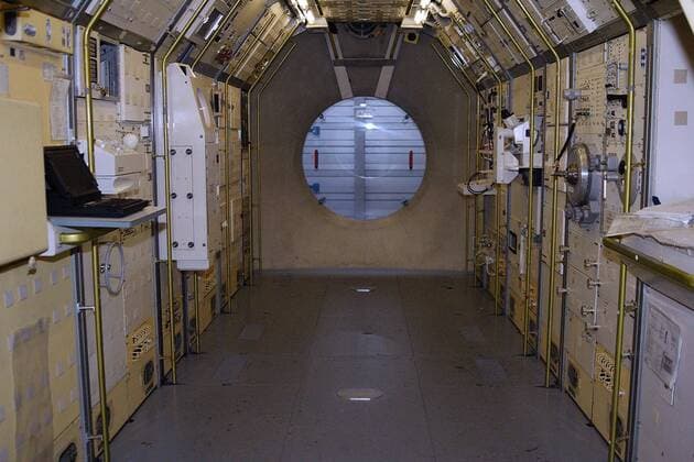 Im Inneren eines Spacelab-Simulators des DLR im Europäischen Astronauten Zentrum der ESA in Köln