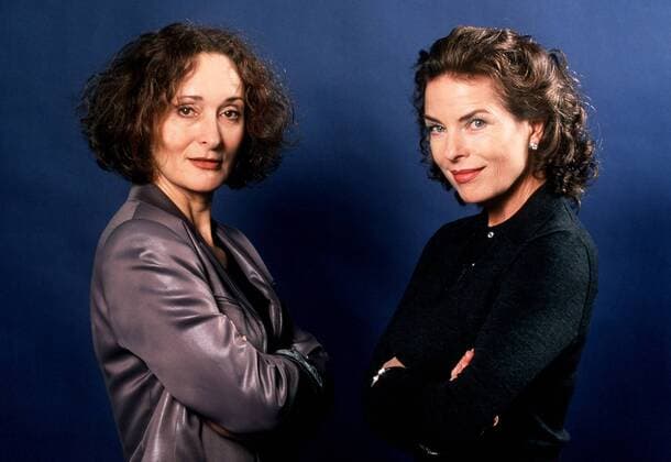Schauspielerinnen Eleonore Weisgerber (li.) und Gudrun Landgrebe (beide GER) anlässlich eines Pressetermins zum ARD-Film - Der Vamp im Schlafrock - in Hamburg