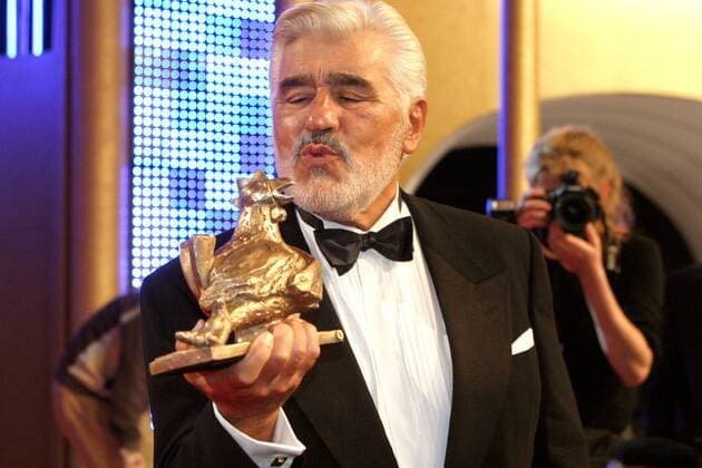 Schauspieler Mario Adorf anlässlich der MDR Preisverleihung - Goldene Henne - im Friedrichstadtpalast in Berlin