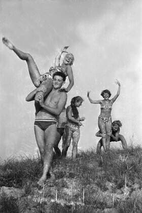 DDR 1957 - Sommerfrische auf Hiddensee - Junge Leute haben Spaß