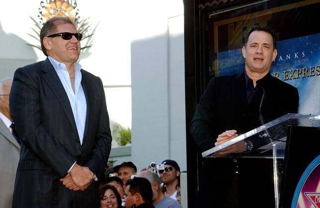 Filmproduzent Robert Zemeckis (li., USA) und Schauspieler Tom Hanks (re., USA) anlässlich der Ehrung von Robert Zemeckis im Walk Of Fame in Hollywood