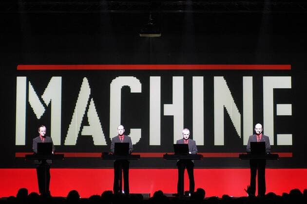 V.l.n.r.: Ralf Hütter, Fritz Hilpert, Henning Schmitz und Florian Schneider (alle GER Kraftwerk) anlässlich eines Konzertes in der Muffathalle München