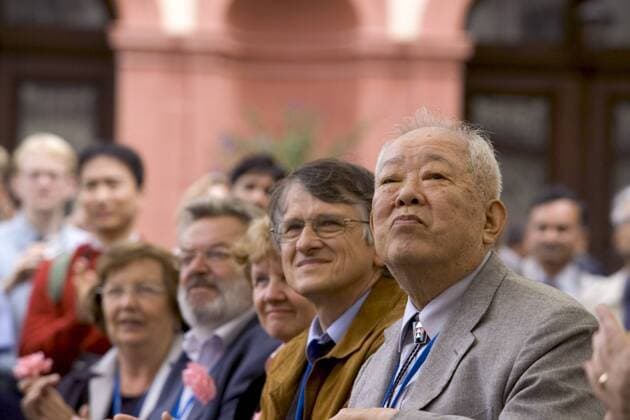 Nobelpreisträger Prof. Masatoshi Koshiba (re., JPN) und Prof. Martinus Veltman (NED) im Gespräch mit Studenten und interessierten Bürgern anlässlich des von der Lennart-Bernadotte-Stiftung initiierten Symposiums auf der Insel Mainau