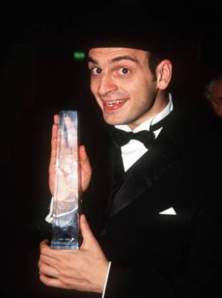Komiker Kaya Yanar (TUR) als Preisträger des Deutschen Fernsehpreises 2001 in Köln