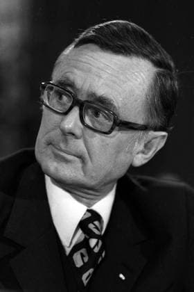 Karl Schiller (GER SPD Bundeswirtschaftsminister) während des Außerordentlichen SPD-Parteitags 1971 in Bonn-Bad Godesberg