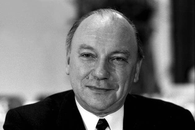 Egon Franke (GER SPD Bundesminister für innerdeutsche Beziehungen) während des Außerordentlichen SPD-Parteitags 1971 in Bonn-Bad Godesberg
