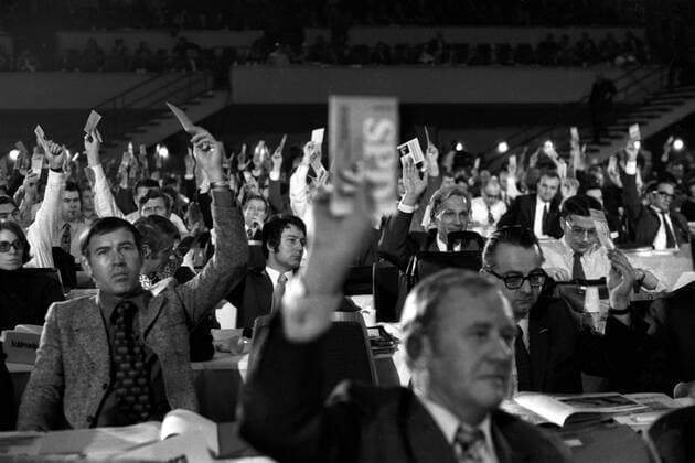 Abstimmung anlässlich des Außerordentlichen SPD-Parteitages 1971 in Bonn-Bad Godesberg