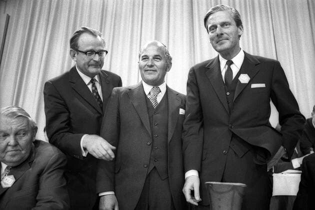 V.l.n.r.: Konrad Kraske (GER CDU Bundesgeschäftsführer), Rainer Barzel (GER CDU Bundesvorsitzender) und Walter Leisler-Kiep (GER CDU) anlässlich des 19. CDU-Bundesparteitages vom 4.10.-5.10.1971 in Saarbrücken