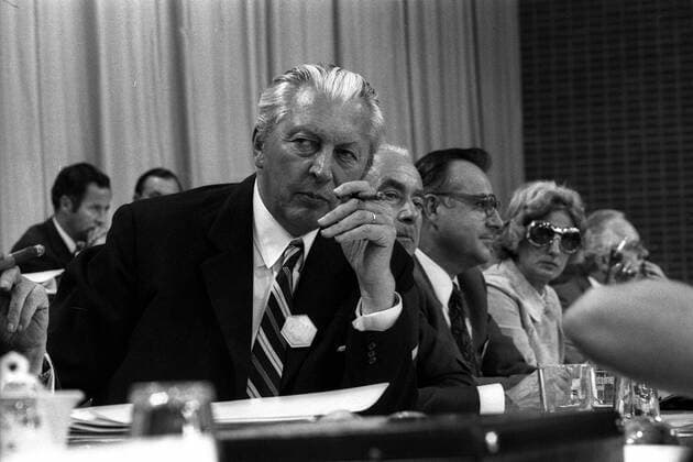 Kurt Georg Kiesinger (GER CDU-Ehrenvorsitzender) Zigarre rauchend während des 19. CDU-Bundesparteitages vom 4.10. - 5.10.1971 in Saarbrücken