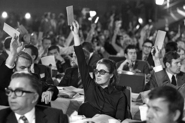 Abstimmung auf dem Außerordentlichen SPD-Parteitag 1971 in Bonn-Bad Godesberg