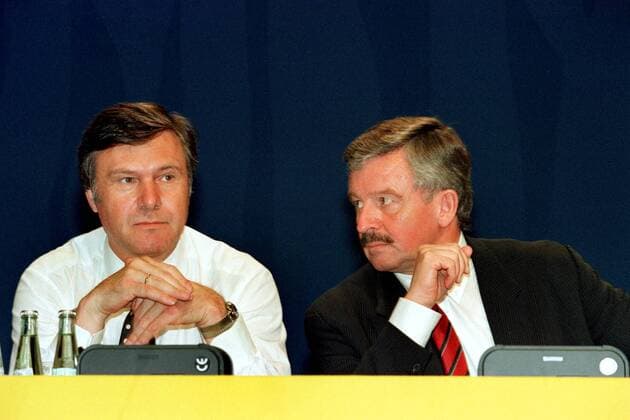 Wolfgang Gerhardt (li., GER FDP-Bundesvorsitzender und Fraktionsvorsitzender im Bundestag) und Jürgen Möllemann (GER FDP-Landesvorsitzender Nordrhein-Westfalen) während des Bundesparteitags in Nürnberg