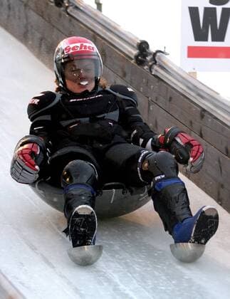 Sängerin Lucy Diakovska (BUL) rodelt im 1er Wok anlässlich der WOK WM 2005 in Winterberg