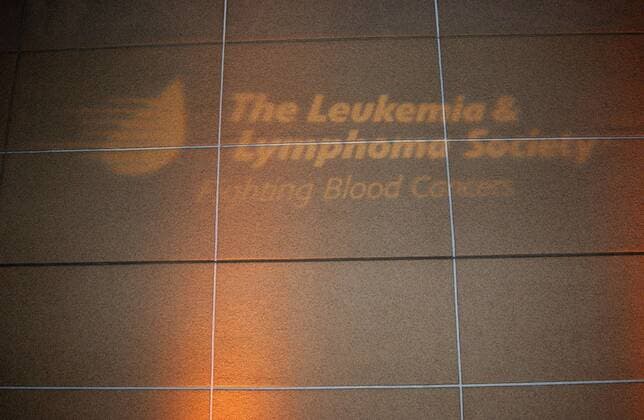 Lichtschriftzug der Leukemia & Lymphoma Society in Hollywood - Eine Amerikanische Organisation zur Förderung der Blutkrebsforschung