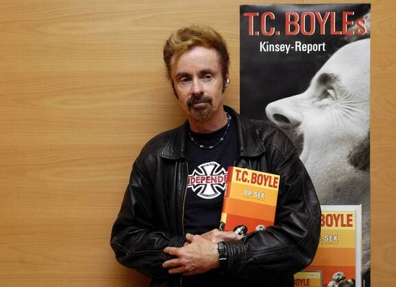 Schriftsteller T. C. Boyle (USA) während einer Autogrammstunde im Kulturkaufhaus Dussmann zu seinem neuen Buch Dr. Sex