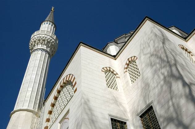 Sehitlik-Moschee am Columbiadamm in Berlin-Neukölln