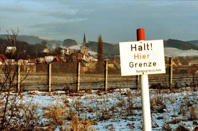Schild - HALT HIER ZONENGRENZE im Harz