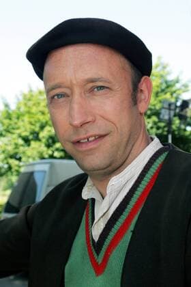 Schauspieler Sven Walser (GER Kuno) anlässlich eines Pressetermins am Rande der Dreharbeiten zur NDR-Fernsehserie NEUES AUS BÜTTENWARDER der Folgen GLÜCKSSPIELHÜLLE BÜTTENWARDER und GOETHEJAHR IN BÜTTENWARDER - Hamburg