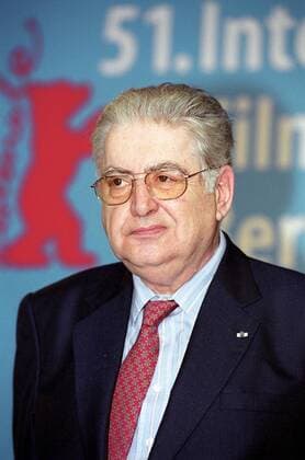Festivalleiter Moritz de Hadeln (GER) anlässlich einer Pressekonferenz zur 51. Berlinale