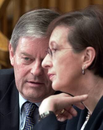 Klaus Buss (GER SPD Innenminister Schleswig-Holstein) und Heide Simonis (GER SPD Ministerpräsidentin Schleswig-Holstein) im Kieler Landtag