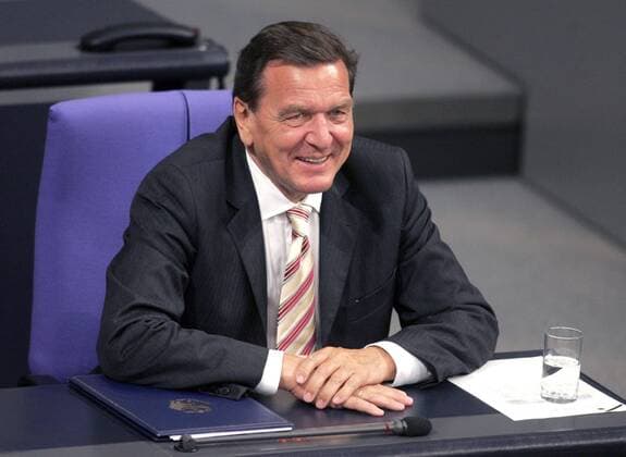 Bundeskanzler Gerhard Schröder (GER SPD) anlässlich der Vertrauensfrage im Deutschen Bundestag - Berlin