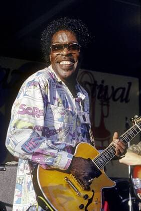 Musiker Buddy Guy (USA) ganz vergnügt während eines Konzerts im Rahmen des 32. MONTEREY BLUES FESTIVALS - USA