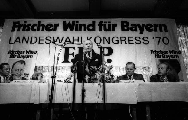 Walter Scheel (Mitte, GER FDP Bundesaußenminister) - Rede auf dem FDP-Landeswahlkongress am Vorabend der bayerischen Landtagswahlen 1970