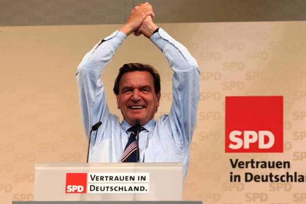 Bundeskanzler Gerhard Schröder (GER SPD) auf der Wahlkampf-Abschluss-Veranstaltung in Dresden