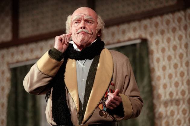Schauspieler Wichart von Roell (GER) während einer Aufführung von - DIE KLIMBIM FAMILIE LEBT - in der Alten Oper - Erfurt