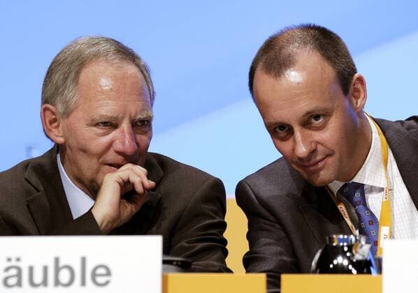 Wolfgang Schäuble (li.) und Friedrich Merz (beide GER CDU Stellvertretender Fraktionsvorsitzender der CDU CSU) auf dem Bundesparteitag der CDU - Düsseldorf
