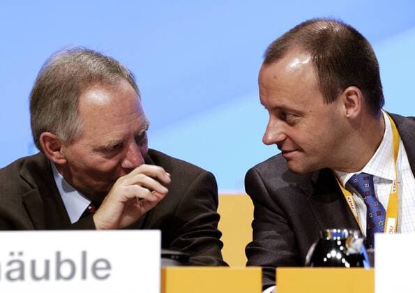 Wolfgang Schäuble (li.) und Friedrich Merz (beide GER CDU) auf dem Bundesparteitag der CDU - Düsseldorf