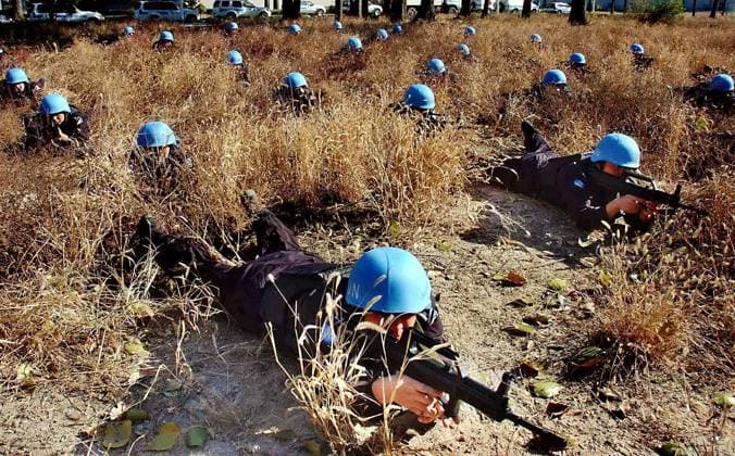 Mitglieder der 3. Einheit der Bereitschaftspolizei während einer Übung für ihren UN-Einsatz in Haiti in Langfang - China - 