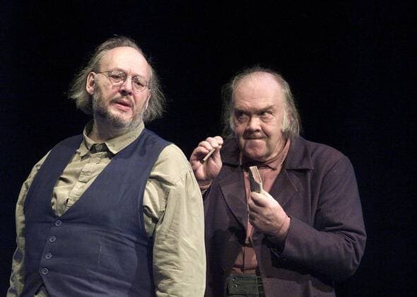 Schauspieler Martin Lüttge (re., GER) als Jacob und Norbert Kentrup (GER) als Wilhelm Grimm in dem Theaterstück DIE BRÜDER GRIMM in der Offenburger Reithalle